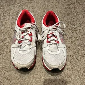 Nike Dual Fushion sneaks- some wear on the front - please see pic